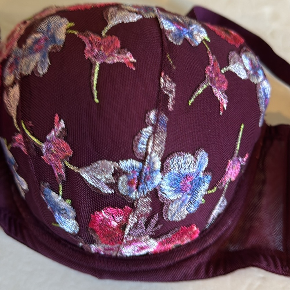 Victoria Secret Women’s Floral embroidered Dream Angels Lined Demi Bra - Picture 9 of 13